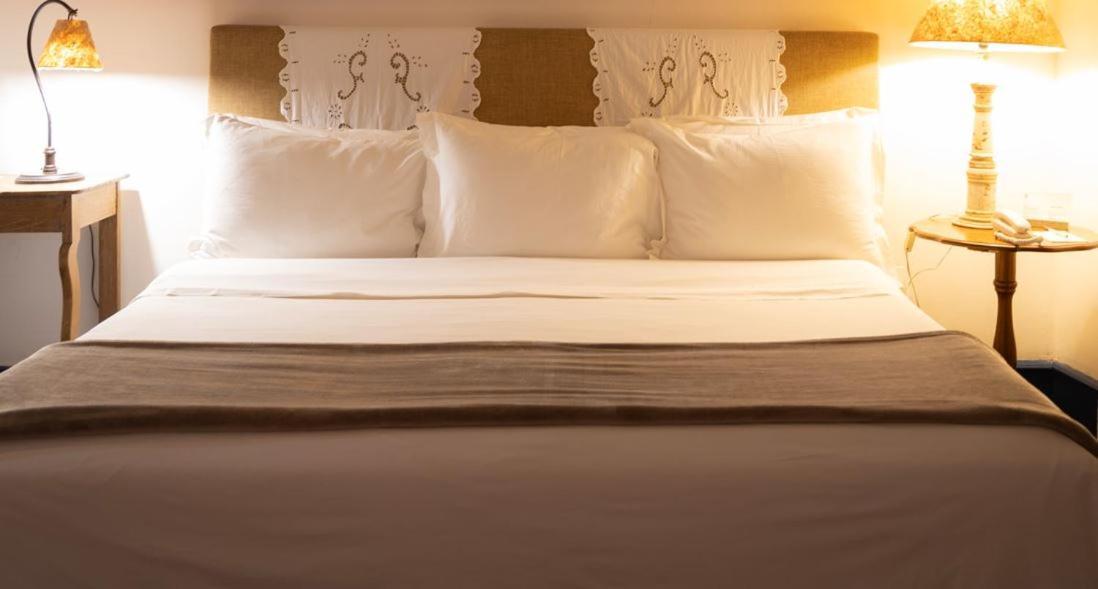 Hotel Solar Do Rosario Оро Прето Екстериор снимка A bed